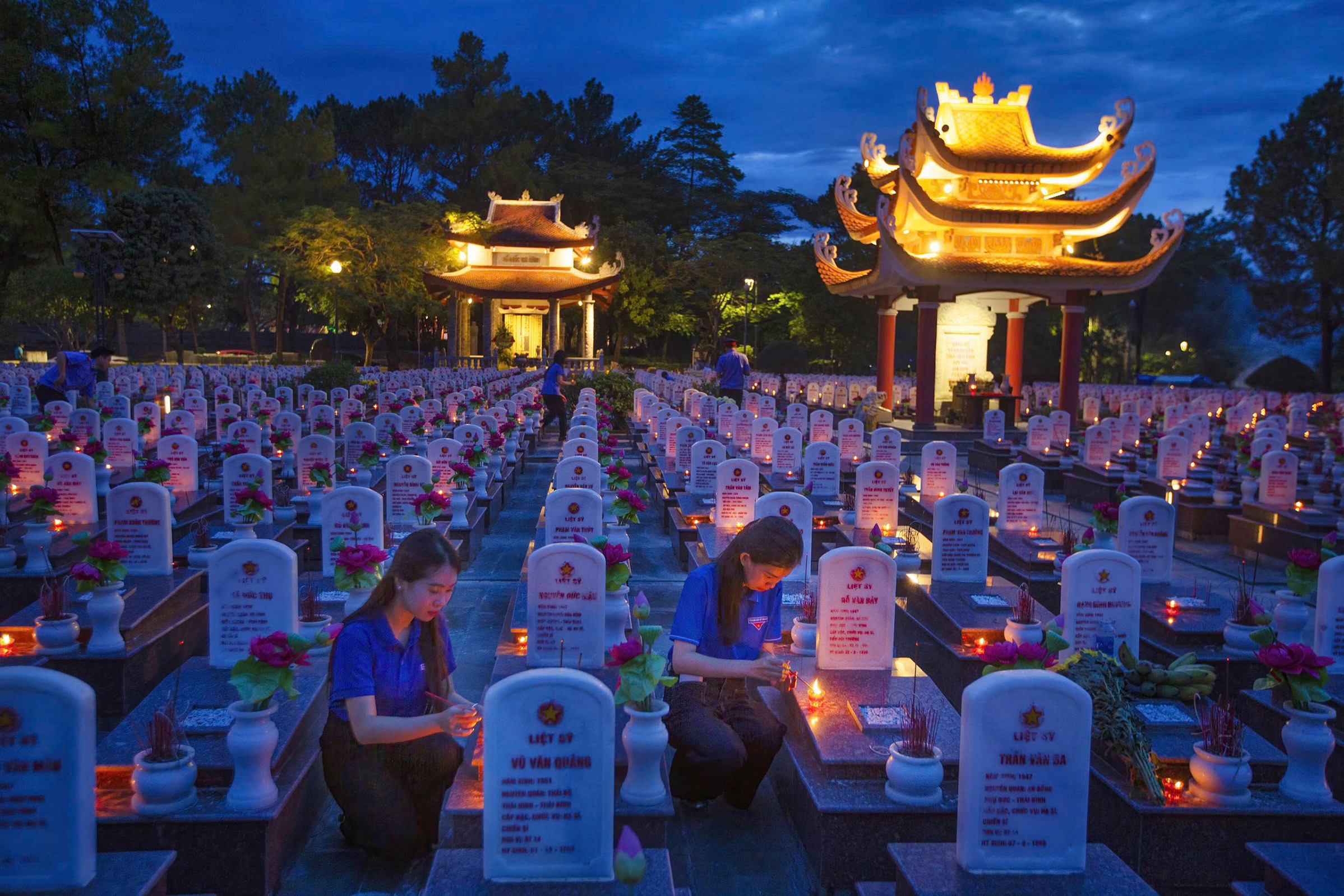 Thắp nến tri ân