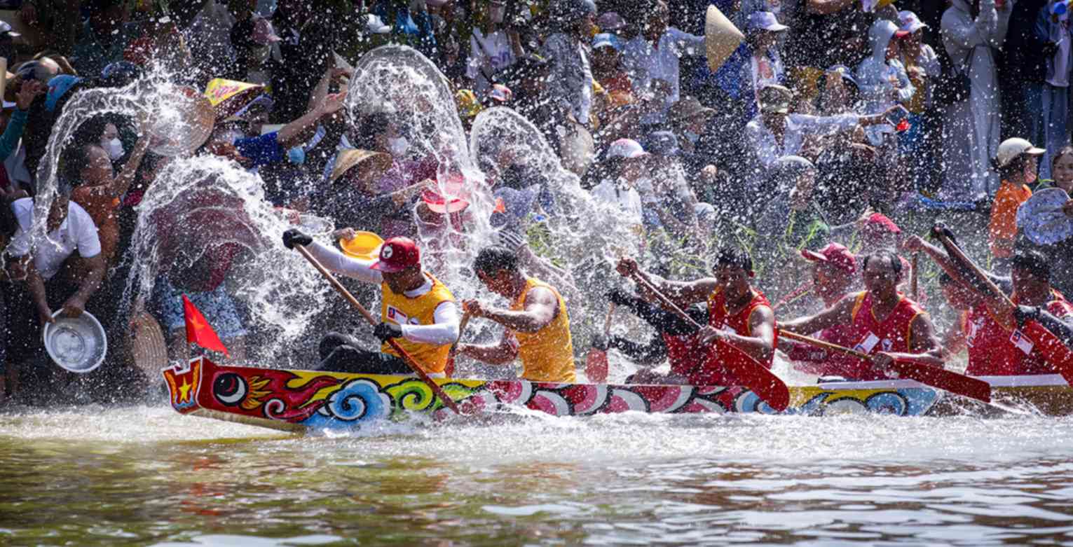 Tăng tốc - Ảnh: LÊ ĐỨC THÀNH