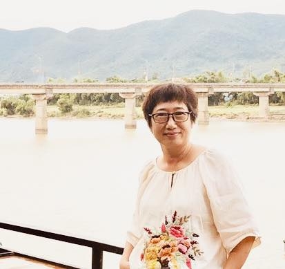 Mùi Tết bay lên từ khói bếp
