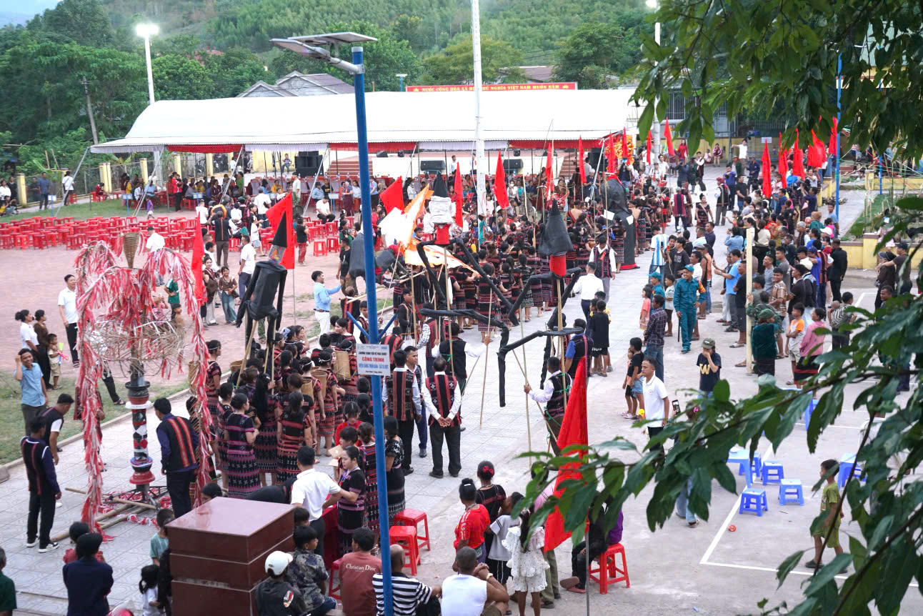 Ariêu Piing là lễ hội lớn nhất và thiêng liêng nhất trong đời sống tinh thần của người Pa Kô.