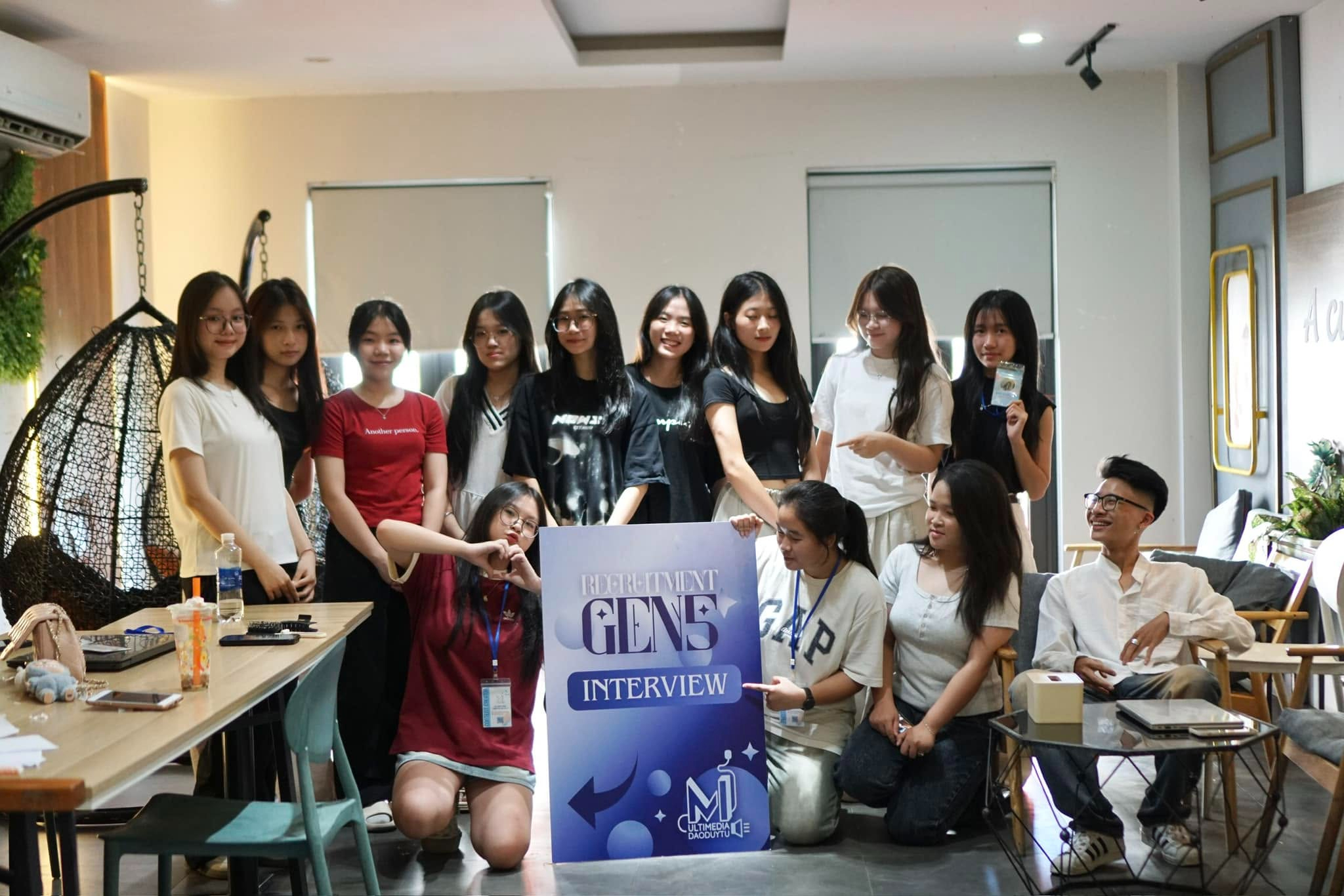 Câu lạc bộ Truyền thông Trường THPT Đào Duy Từ chuẩn bị cho buổi tuyển dụng thành viên hằng năm - Ảnh: P.V   