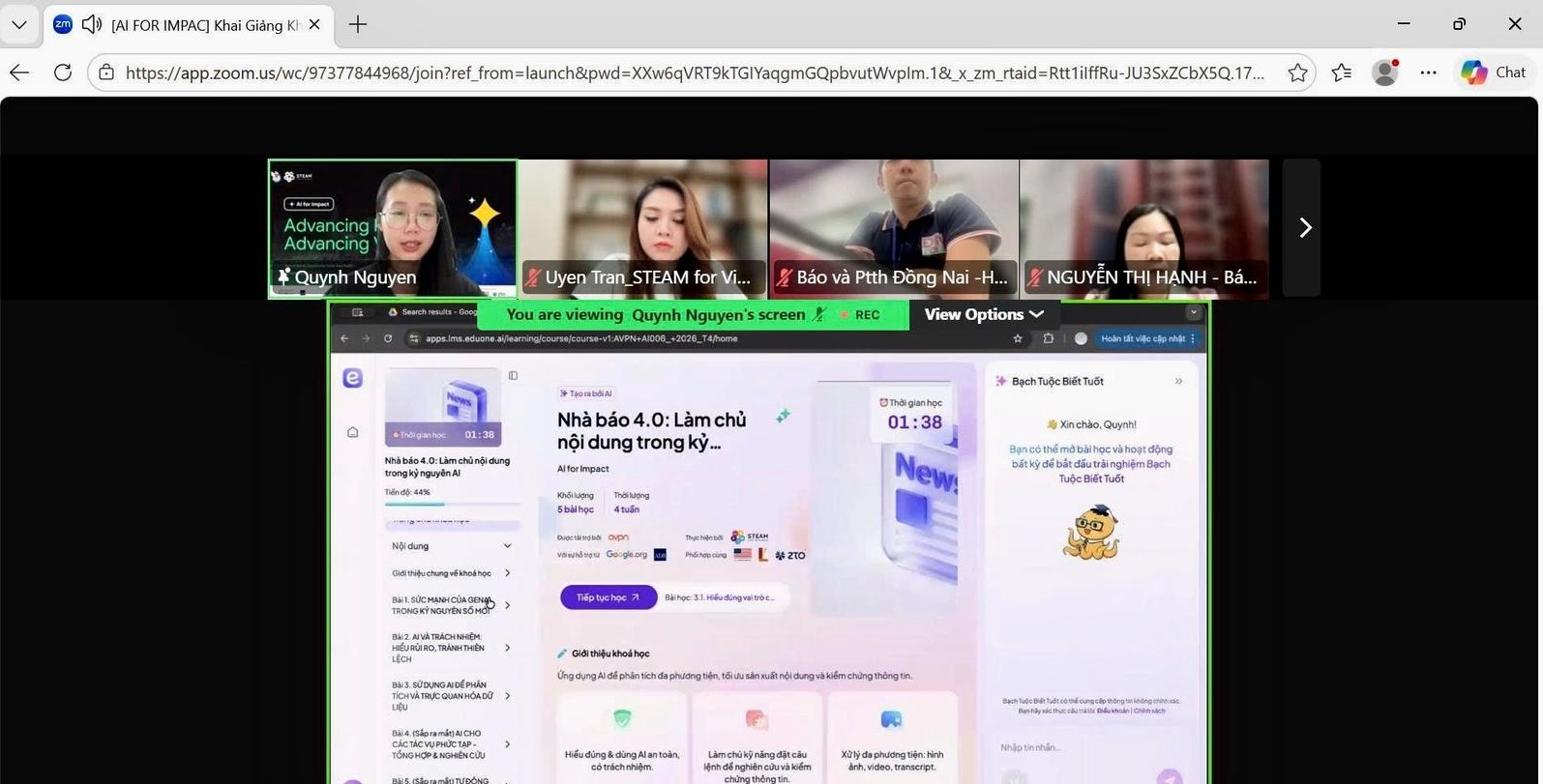 Khóa học diễn ra với hình thức kết hợp giữa tự học trực tuyến trên nền tảng EduOne LMS và các buổi tư vấn, trao đổi trực tiếp cùng chuyên gia