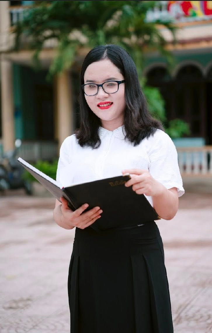 Ảnh: Nhà thơ Mai Nhung